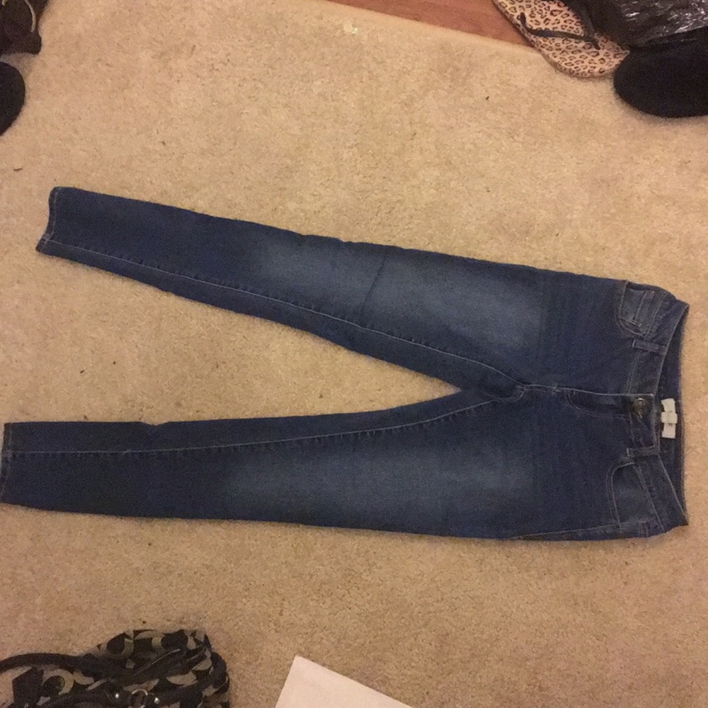 I love H81 size 25 skinny jeans